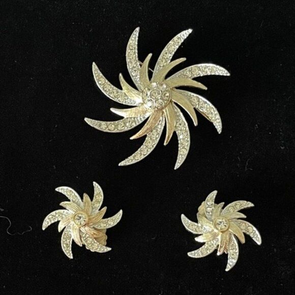Sarah Coventry *HOST PICK* Spiral Star Brooch and Earring Set - Picture 1 of 2
